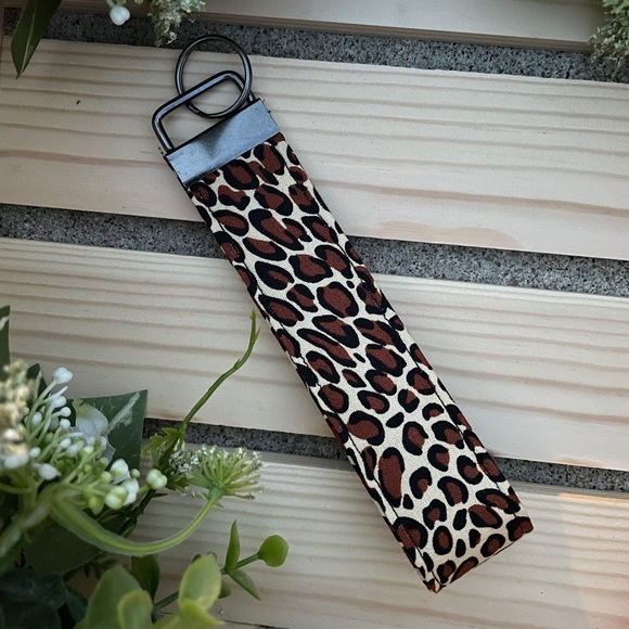 Leopard Print Key Fob - Picture 1 of 3